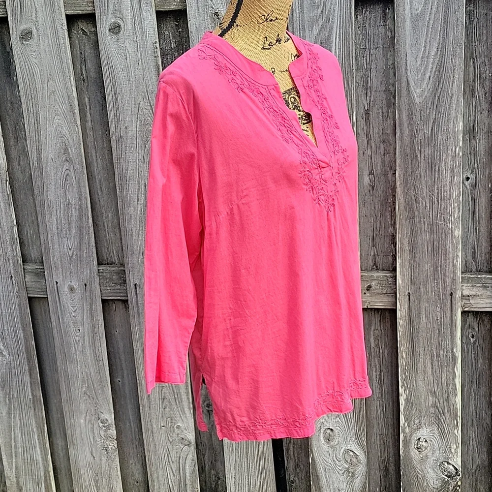Liz Lange 100% Cotton Embroidered Maternity Top